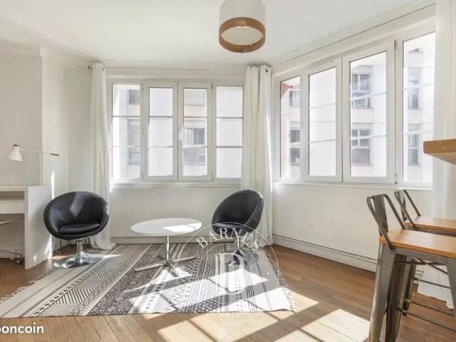 Studio 1 pièce 27 m²