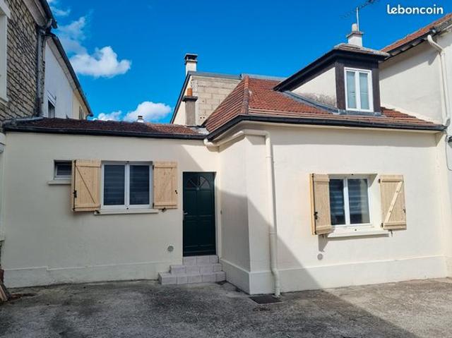 Studio 1 pièce 25 m²