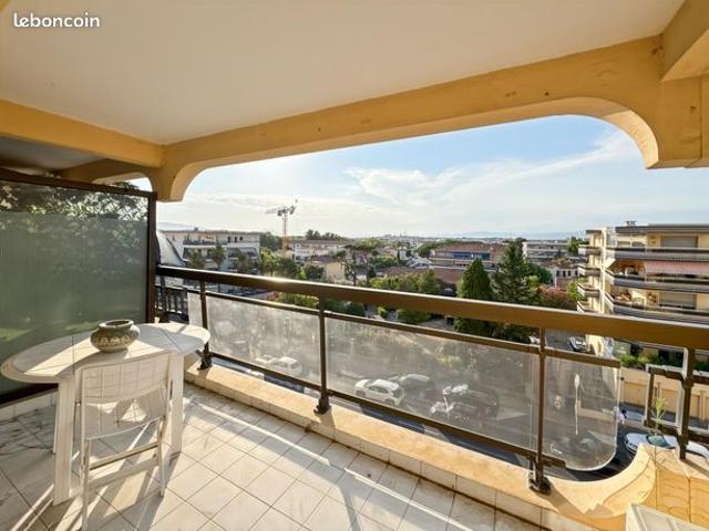 Studio 1 pièce 25 m²