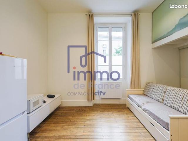 Studio 1 pièce 25 m²