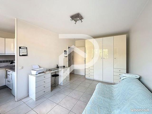 Studio 1 pièce 25 m²