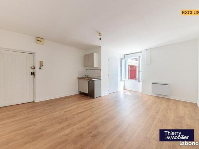Studio 1 pièce 25 m²