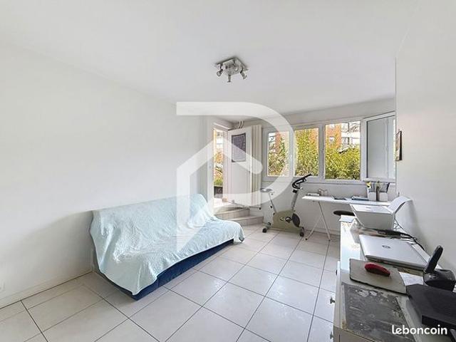 Studio 1 pièce 25 m²