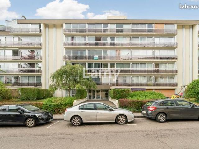 Studio 1 pièce 25 m²