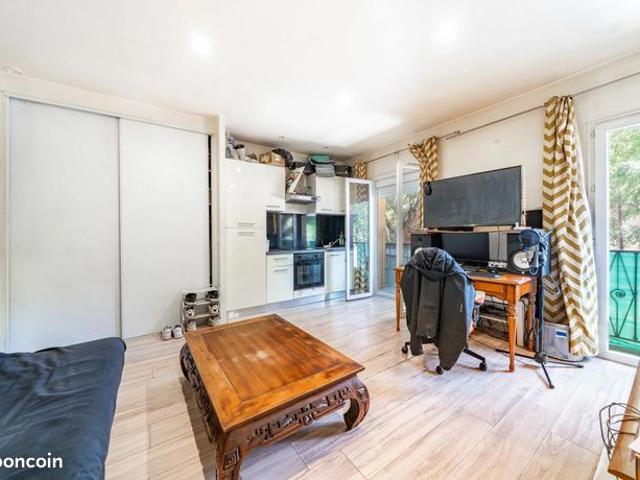 Studio 1 pièce 26 m²