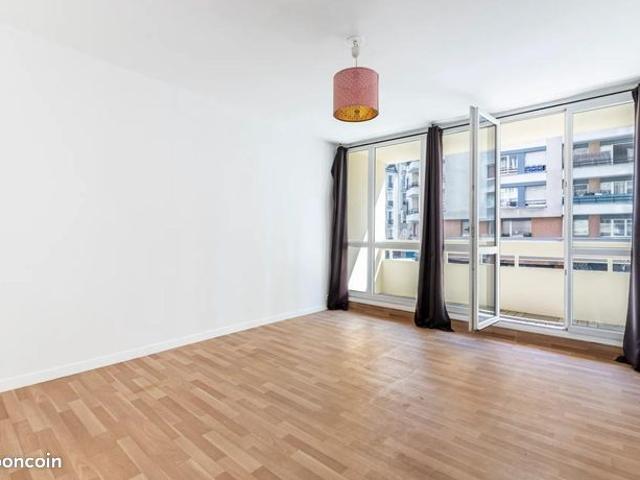 Studio 1 pièce 28 m²