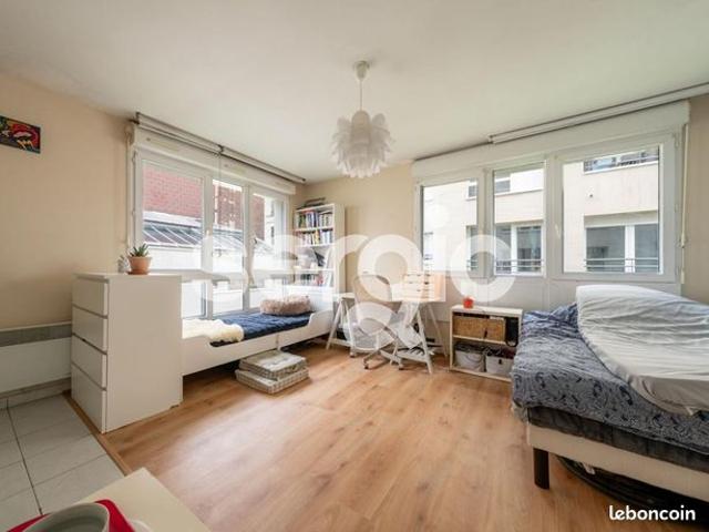 Studio 1 pièce 28 m²
