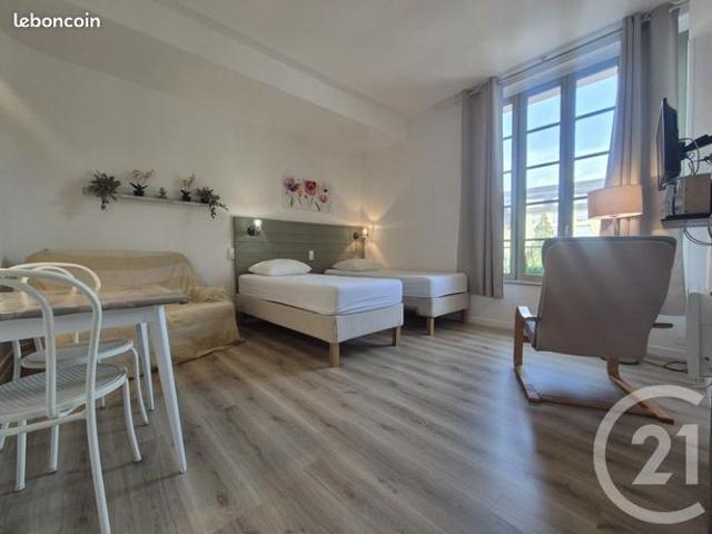 Studio 1 pièce 28 m²