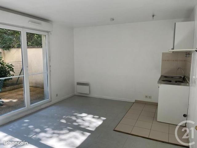 Studio 1 pièce 28 m²