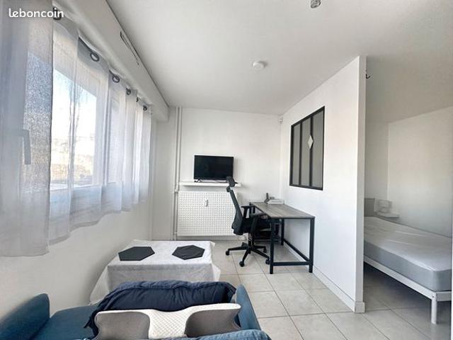 Studio 1 pièce 28 m²