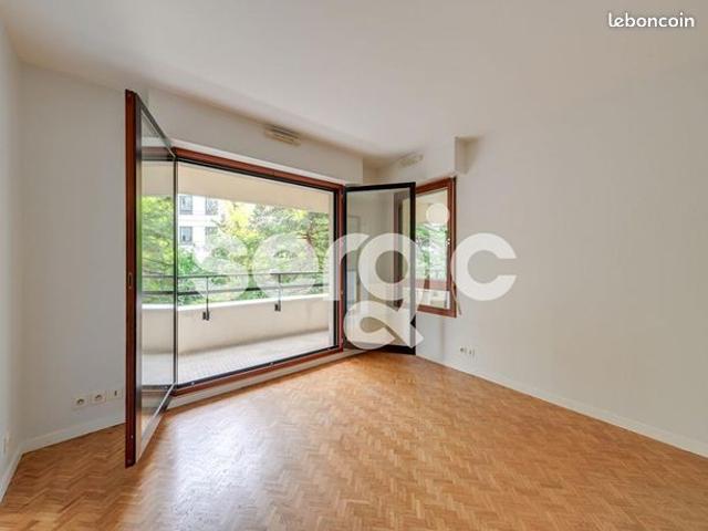Studio 1 pièce 28 m²