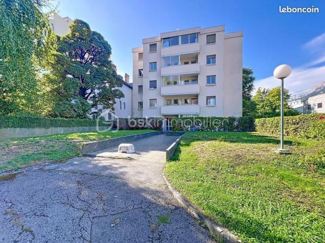 Studio 1 pièce 28 m²