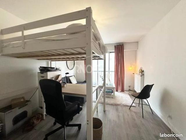 Studio 1 pièce 28 m²