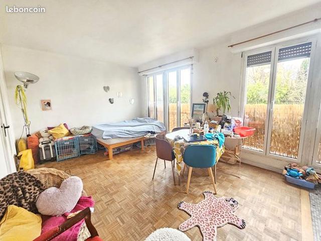 Studio 1 pièce 28 m²