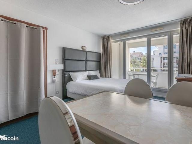 Studio 1 pièce 28 m²