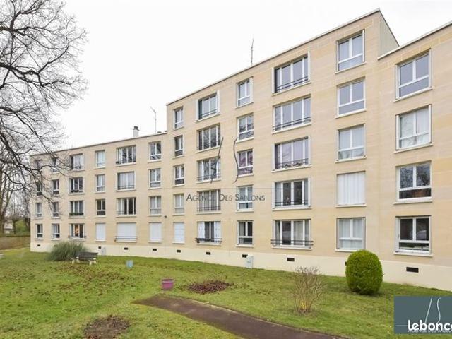 Studio 1 pièce 28 m²