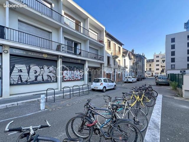 Studio 1 pièce 28 m²
