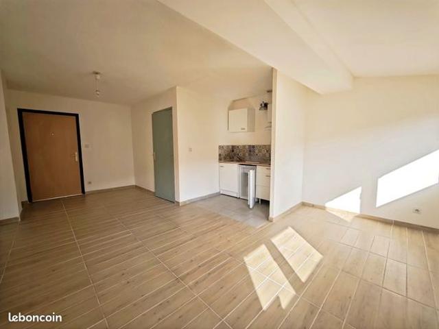 Studio 1 pièce 28 m²