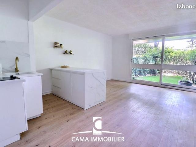 Studio 1 pièce 28 m²