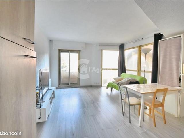 Studio 1 pièce 28 m²