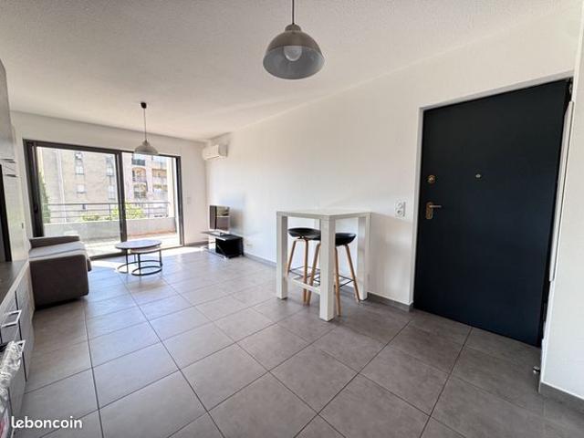Studio 1 pièce 28 m²
