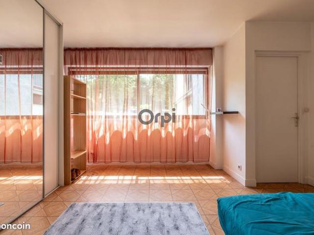Studio 1 pièce 28 m²