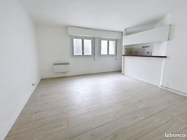 Studio 1 pièce 28 m²