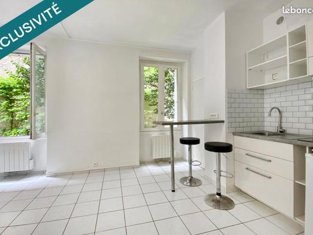 Studio 1 pièce 28 m²