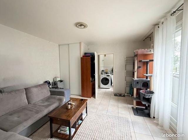 Studio 1 pièce 28 m²