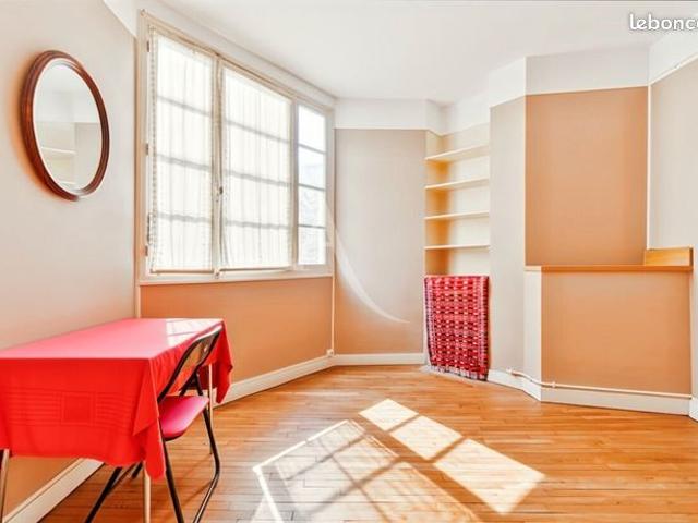 Studio 1 pièce 28 m²