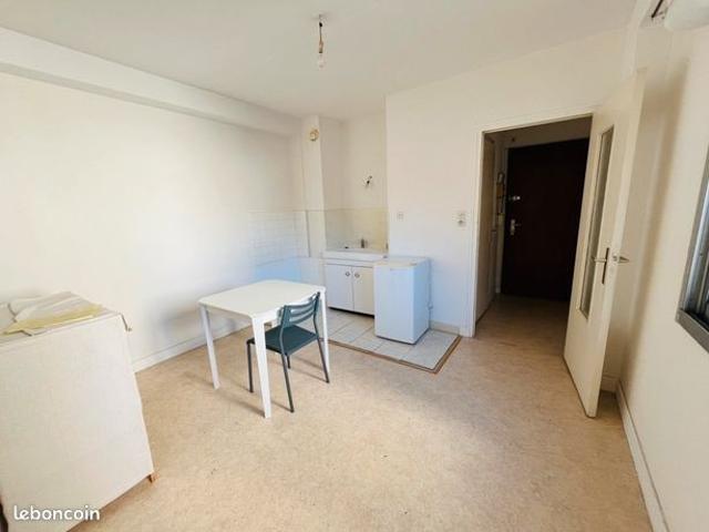 Studio 1 pièce 28 m²