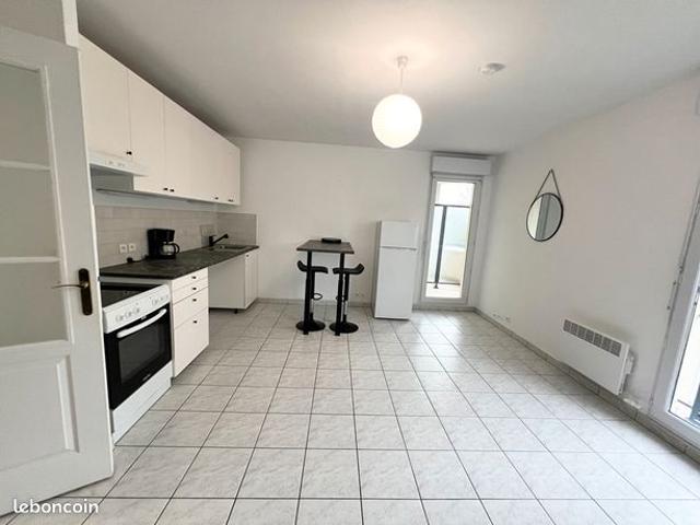Studio 1 pièce 28 m²