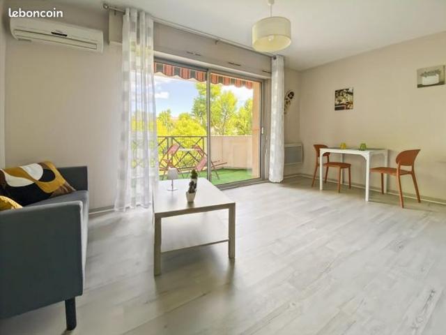Studio 1 pièce 28 m²