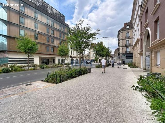 Studio 1 pièce 28 m²