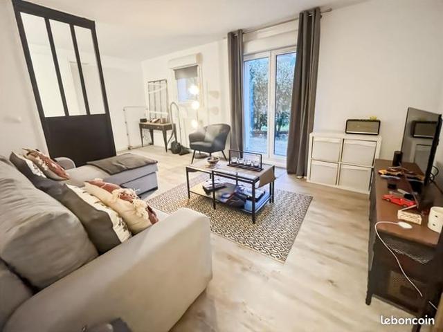 Studio 1 pièce 28 m²