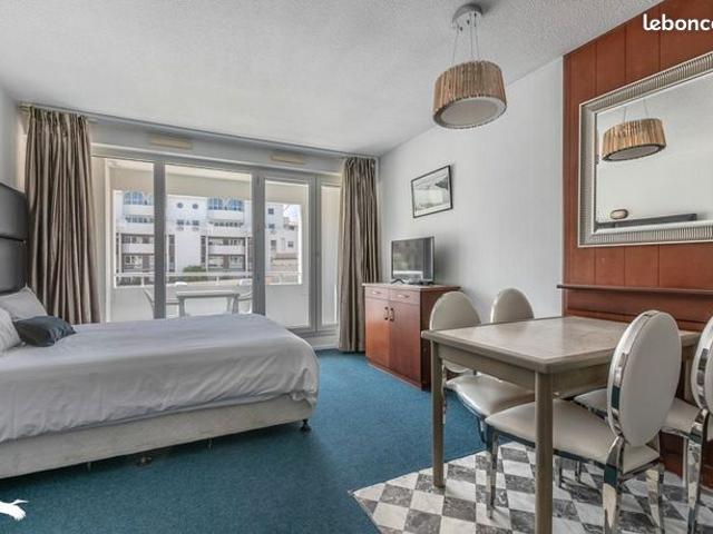 Studio 1 pièce 28 m²