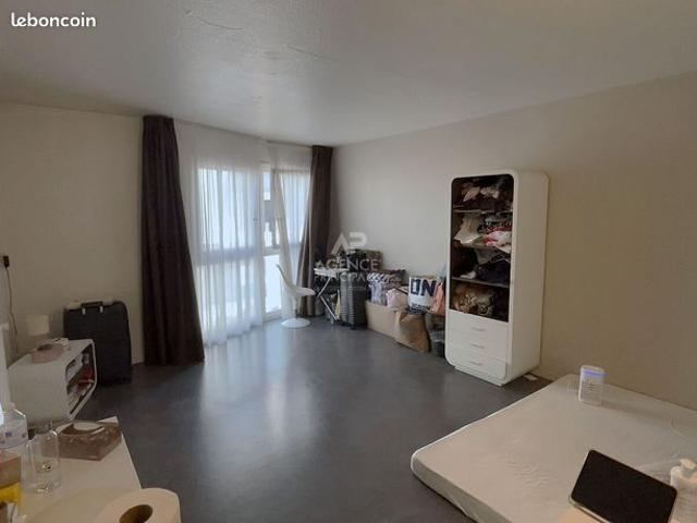 Studio 1 pièce 28 m²