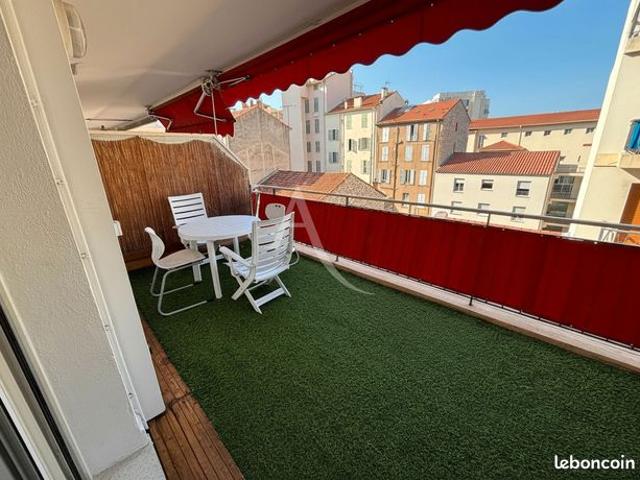 Studio 1 pièce 28 m²