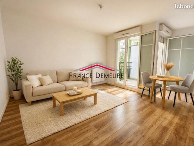 Studio 1 pièce 28 m²
