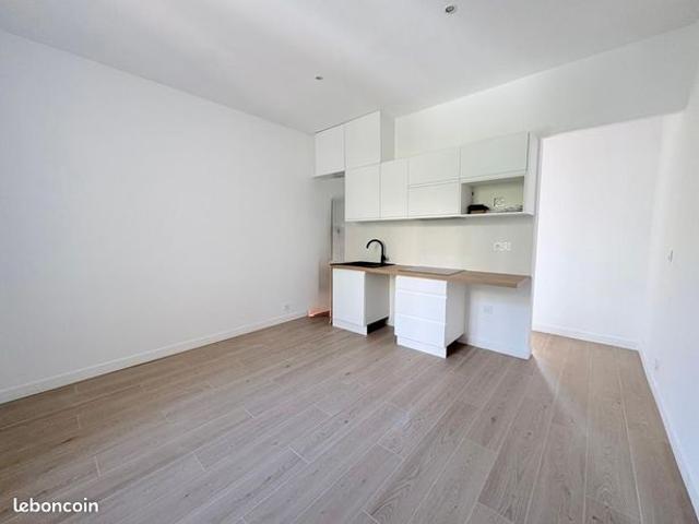 Studio 1 pièce 28 m²