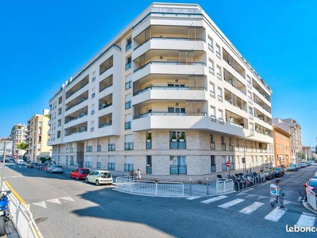 Studio 1 pièce 28 m²