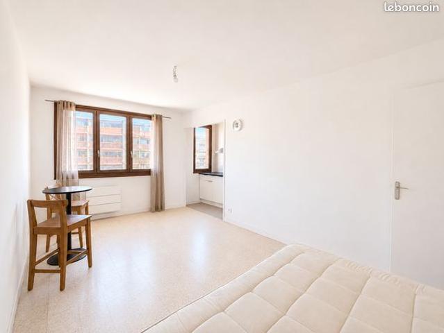 Studio 1 pièce 29 m²