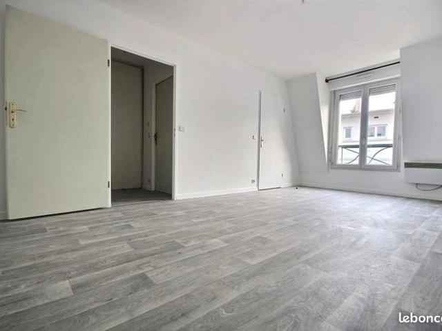 Studio 1 pièce 29 m²