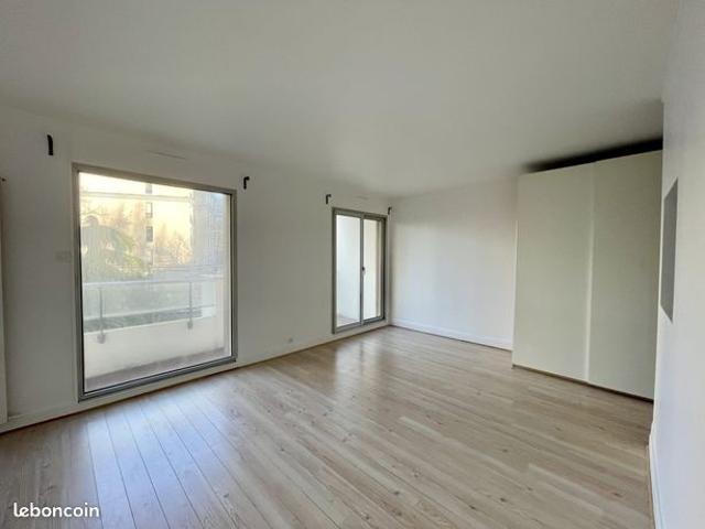 Studio 1 pièce 30 m²