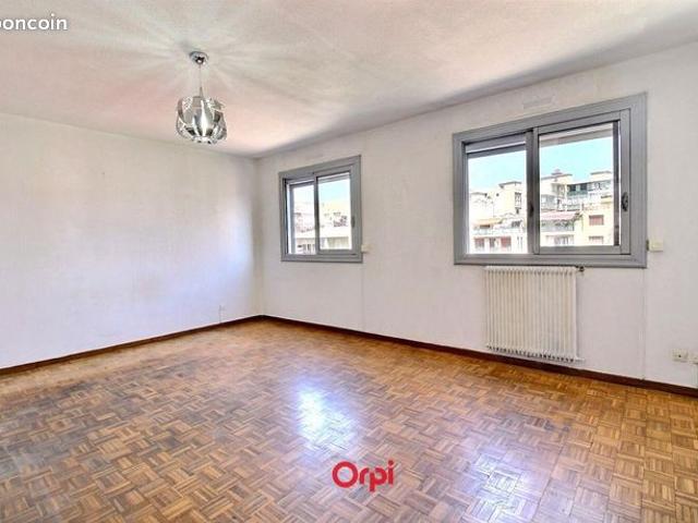 Studio 1 pièce 30 m²