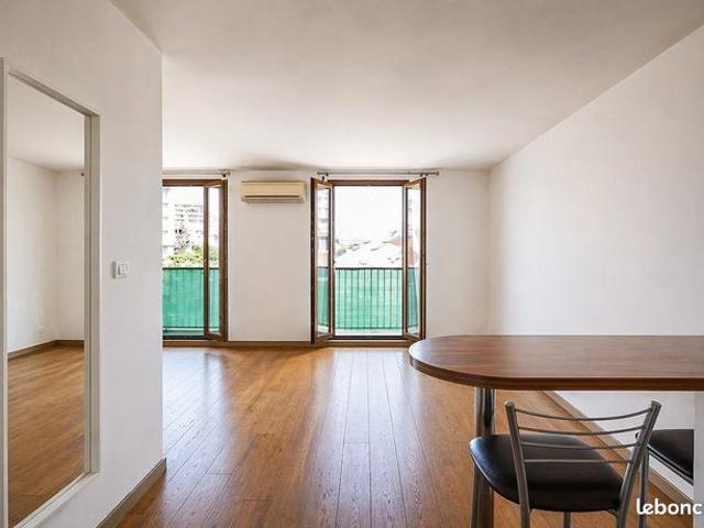 Studio 1 pièce 30 m²