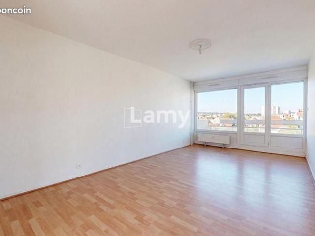Studio 1 pièce 30 m²