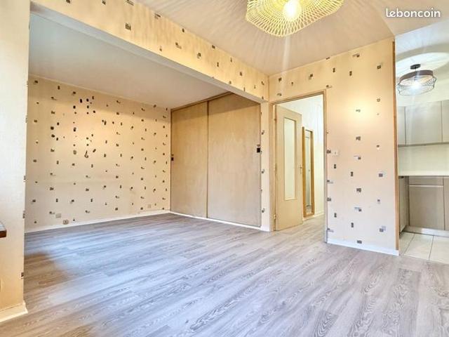 Studio 1 pièce 31 m²