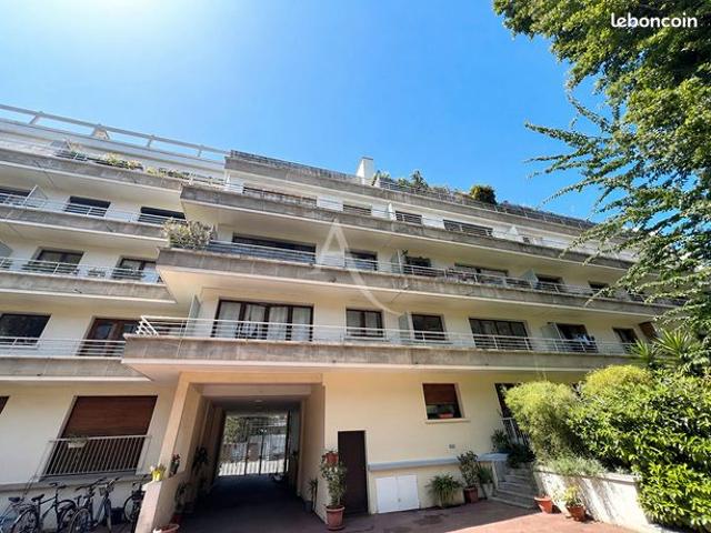 Studio 1 pièce 38 m²