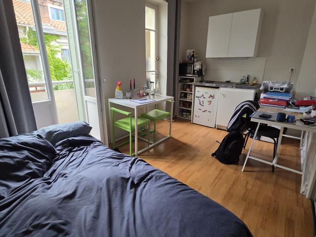 STUDIO 1ER ETAGE
